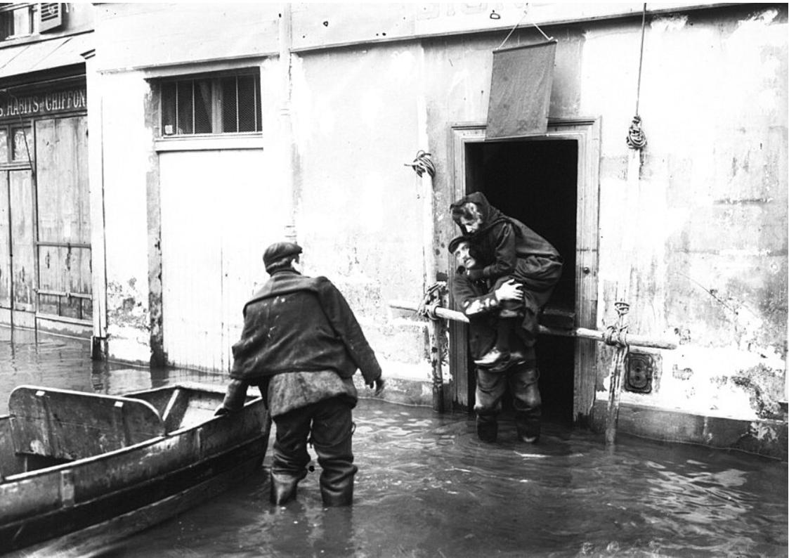 Un_Sauvetage_quai_de_La_Tournelle_Paris_29-